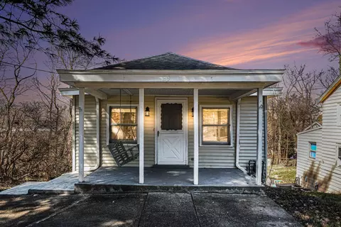 29 Veterans Dr, Highland Heights, KY 41076
