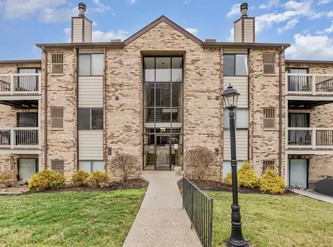 14 Woodland Hills Dr #8, Southgate, KY 41071
