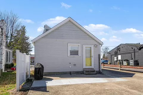 11 May St, Elsmere, KY 41018