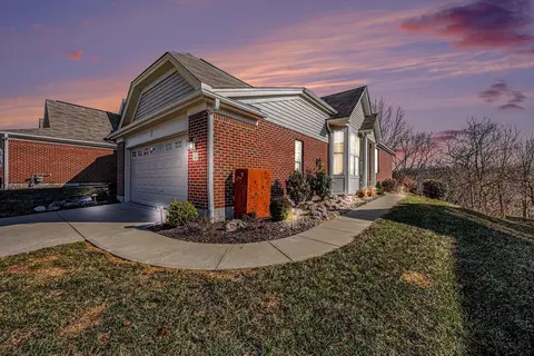 975 Woodsedge Dr, Erlanger, KY 41018