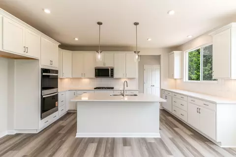 Kitchen - 4096 Cardiff St, Union, KY 41091 photo 4 of 5