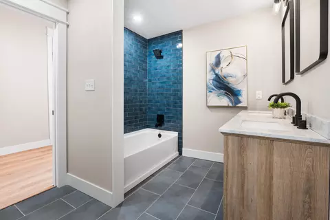 Bath - 1102 Lee St, Covington, KY 41011 photo 2 of 3