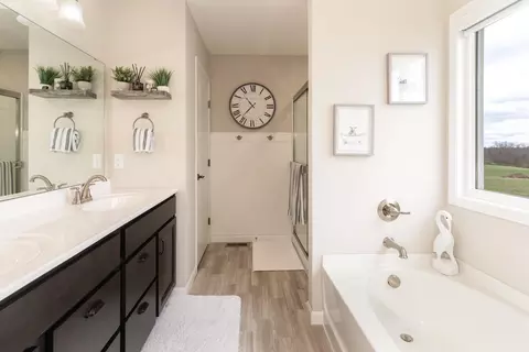 Bath - 5019 Pinebluff Ct, Burlington, KY 41005 photo 2 of 6