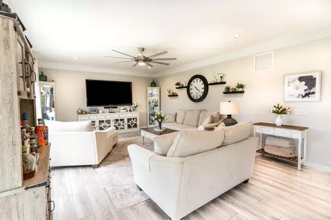 Living - 5019 Pinebluff Ct, Burlington, KY 41005 photo 2 of 4