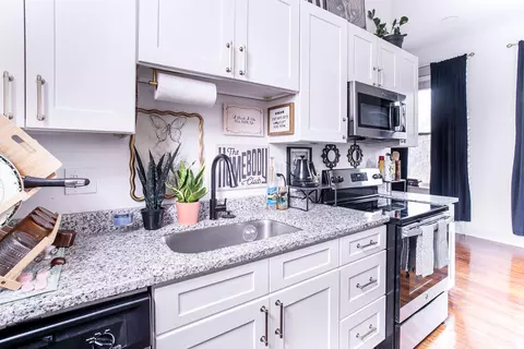Kitchen - 1039 Lee St, Covington, KY 41011 photo 2 of 6