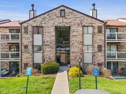 12 Woodland Hills Dr #6, Southgate, KY 41071