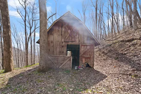1197 Beans Fork Rd, Middlesboro, KY 40965 photo 11