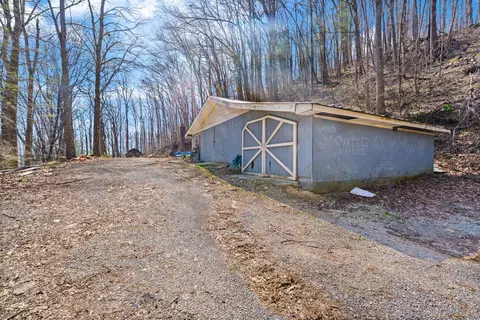 1197 Beans Fork Rd, Middlesboro, KY 40965 photo 5