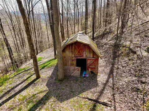1197 Beans Fork Rd, Middlesboro, KY 40965 photo 18