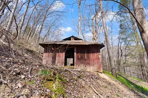 1197 Beans Fork Rd, Middlesboro, KY 40965 photo 15