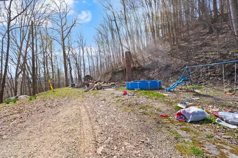 1197 Beans Fork Rd, Middlesboro, KY 40965 photo 6