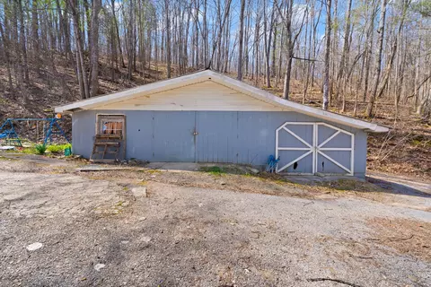 1197 Beans Fork Rd, Middlesboro, KY 40965 photo 4