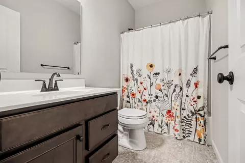 Bath - 2220 Amici Dr, Covington, KY 41017 photo 3 of 3