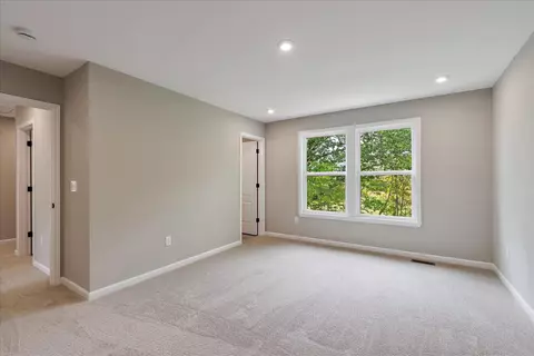 Bedroom - 3056 Belleglade Dr, Covington, KY 41015 photo 2 of 6