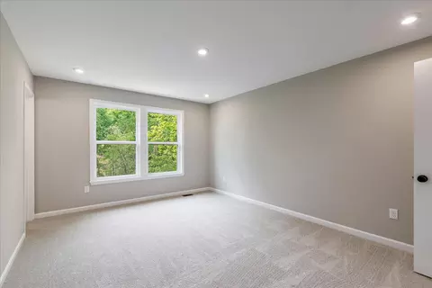 Bedroom - 3056 Belleglade Dr, Covington, KY 41015 photo 1 of 6