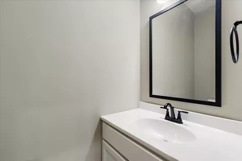 Bath - 3056 Belleglade Dr, Covington, KY 41015 photo 4 of 4