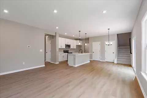 Living - 3056 Belleglade Dr, Covington, KY 41015 photo 2 of 5