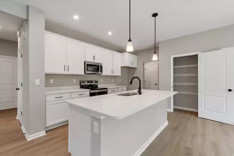 Kitchen - 3056 Belleglade Dr, Covington, KY 41015 photo 1 of 4
