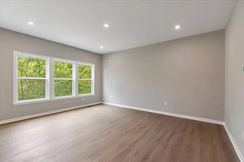 Living - 3056 Belleglade Dr, Covington, KY 41015 photo 4 of 5