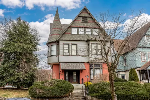 634 Greenup St, Covington, KY 41011