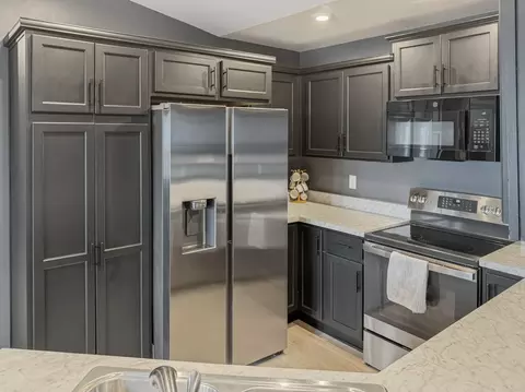 Kitchen - 2323 Piazza Rdg, Covington, KY 41017 photo 3 of 3