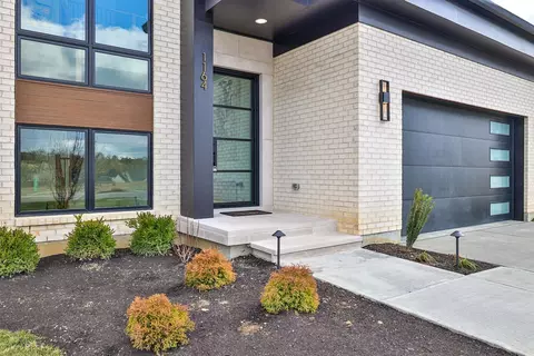 Exterior - 1164 Vistapointe Dr, Park Hills, KY 41011 photo 2 of 7