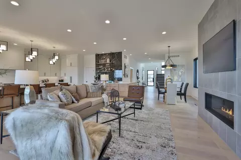 Living - 1164 Vistapointe Dr, Park Hills, KY 41011 photo 2 of 6