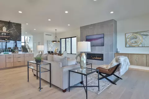 Living - 1164 Vistapointe Dr, Park Hills, KY 41011 photo 1 of 6