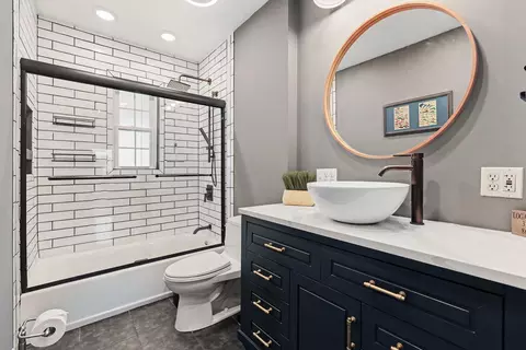 Bath - 512 Rosemont Ave, Park Hills, KY 41011 photo 1 of 2