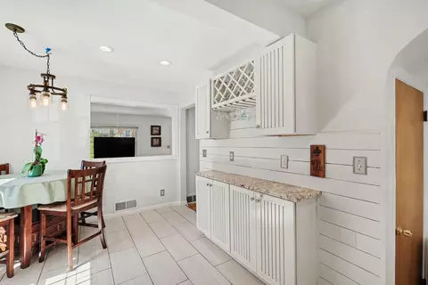 Kitchen - 512 Rosemont Ave, Park Hills, KY 41011 photo 2 of 3