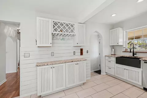 Kitchen - 512 Rosemont Ave, Park Hills, KY 41011 photo 3 of 3