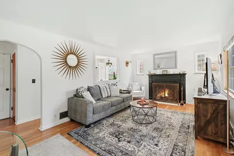 Living - 512 Rosemont Ave, Park Hills, KY 41011 photo 1 of 2