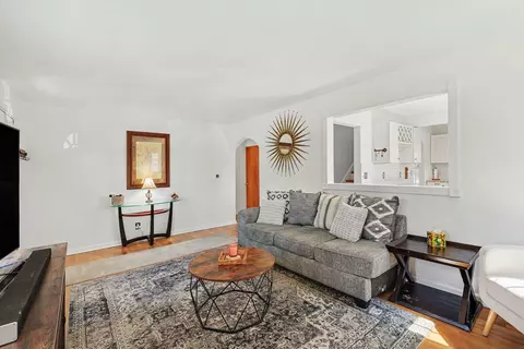Living - 512 Rosemont Ave, Park Hills, KY 41011 photo 2 of 2