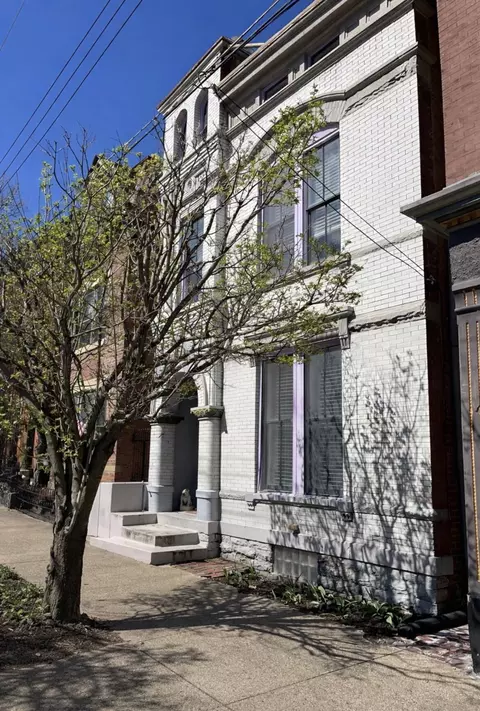 326 W 8th St, Covington, KY 41011