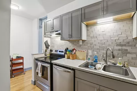 Kitchen - 1410 Scott St, Covington, KY 41011 photo 2 of 6