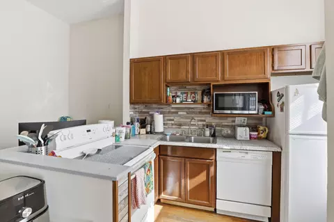 Kitchen - 1410 Scott St, Covington, KY 41011 photo 4 of 6