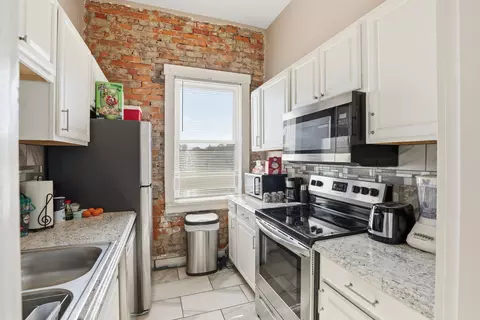 Kitchen - 1410 Scott St, Covington, KY 41011 photo 3 of 6