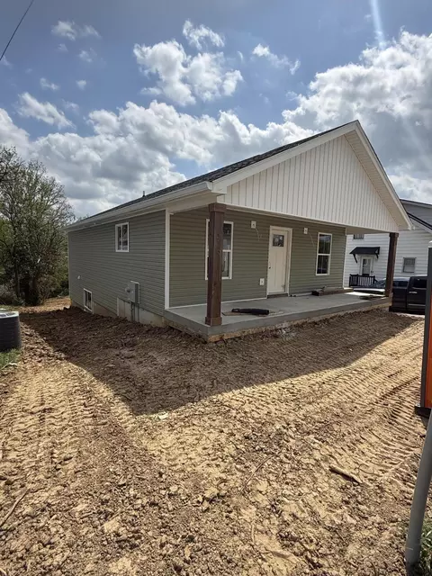 14 High School Ct, Walton, KY 41094