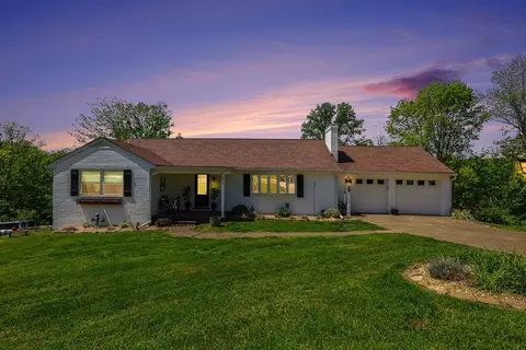 672 Hillcrest Rd, Maysville, KY 41056