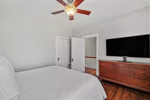Bedroom - 727-729 Lewis St, Covington, KY 41011 photo 3 of 5