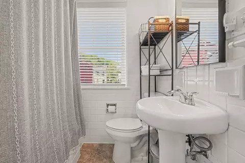 Bath - 727-729 Lewis St, Covington, KY 41011 photo 1 of 2
