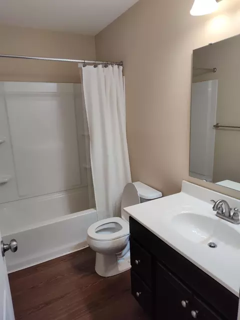 Bath - 2435 Rolling Hills Dr, Covington, KY 41017 photo 1 of 2