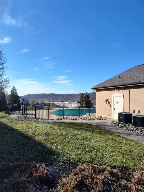 Exterior - 2435 Rolling Hills Dr, Covington, KY 41017 photo 5 of 6