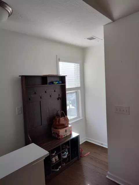 Entry Way - 2435 Rolling Hills Dr, Covington, KY 41017 photo 2 of 3