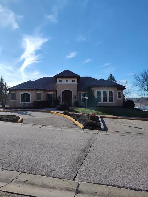 Exterior - 2435 Rolling Hills Dr, Covington, KY 41017 photo 4 of 6
