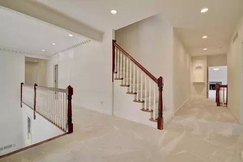 Entry Way - 114 W Maple Ave, Fort Mitchell, KY 41011 photo 3 of 4