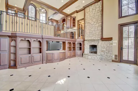 Living - 114 W Maple Ave, Fort Mitchell, KY 41011 photo 8 of 8