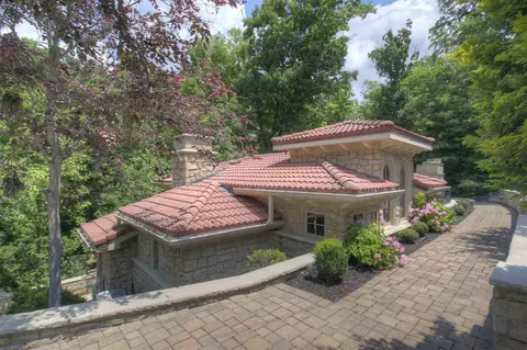 Exterior - 114 W Maple Ave, Fort Mitchell, KY 41011 photo 4 of 5