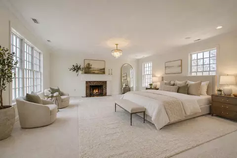 Bedroom - 114 W Maple Ave, Fort Mitchell, KY 41011 photo 1 of 6