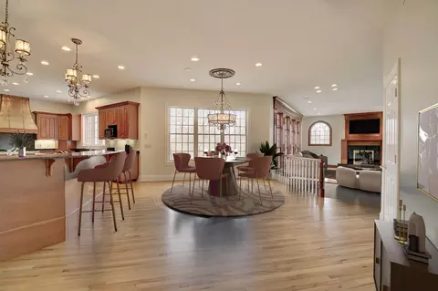 Dining - 114 W Maple Ave, Fort Mitchell, KY 41011 photo 2 of 2